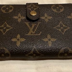 Louis Vuitton Kisslock (MIO024)
